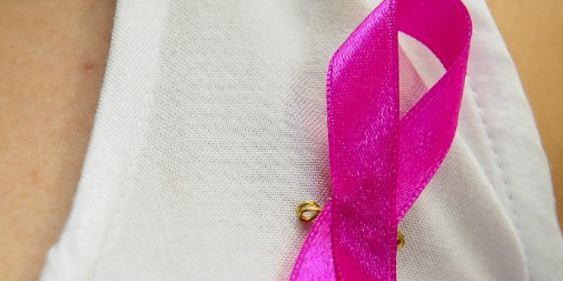 O ato é parte das ações do Outubro Rosa, mês de conscientização e combate ao câncer de mama e de colo do útero