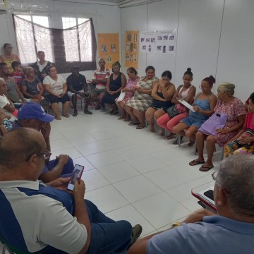 Prefeitura de Paulista realiza encontro com moradores beneficiados pela regularização fundiária em Nossa Prata 