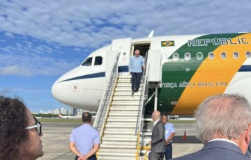 Presidente Lula acaba de desembarcar no Recife