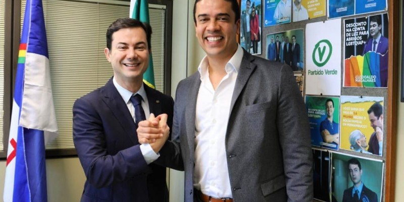 Coluna do sábado | Aproximação de Rodrigo Pinheiro de Clodoaldo é sinal de um distanciamento de Raquel