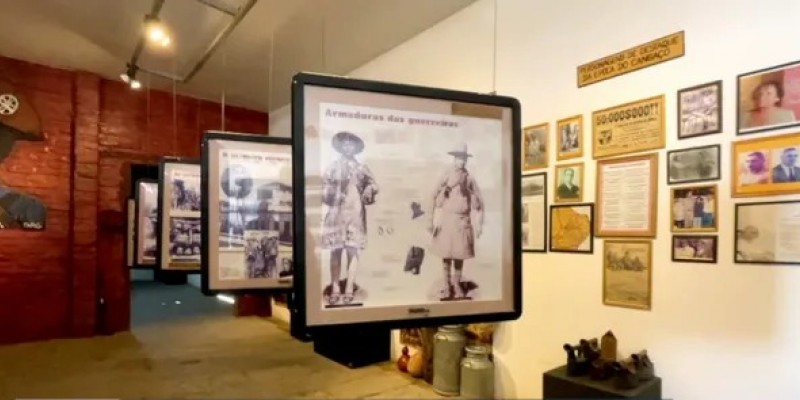 Criado em 2009, o museu possui mais de 2,3 mil itens, incluindo fotografias, armas, moedas, objetos e utensílios relacionados ao Cangaço e ao cotidiano sertanejo.