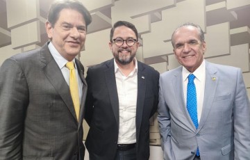 Dueire e Cid Gomes discutem energia  limpa com secretário de PE