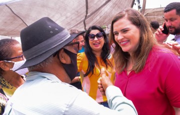 Marília Arraes visita Capoeiras ao lado de Zé da Luz e Rossine Blesmany