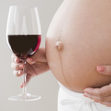 Sociedade médica alerta para o risco de consumo de álcool na gravidez