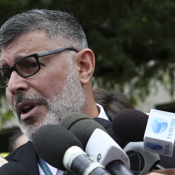 Frota critica “ditadura bolsonarista” no programa “Roda Viva”