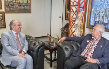 Yves Ribeiro discute com o senador Fernando Dueire recursos para Paulista