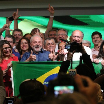 No primeiro discurso, Lula diz que combate à miséria é sua missão