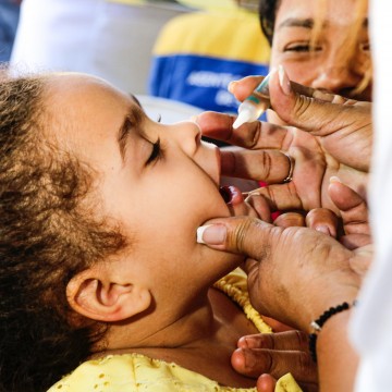 Secretaria de Saúde do Recife realiza vacinação contra COVID-19, gripe e pólio no Parque Santana, nesta quarta (12)