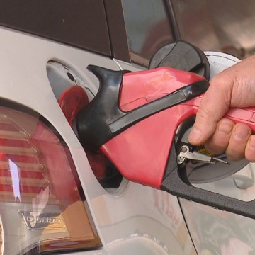Gasolina sobe pela quinta semana seguida, com máxima no estado de R$ 7,43