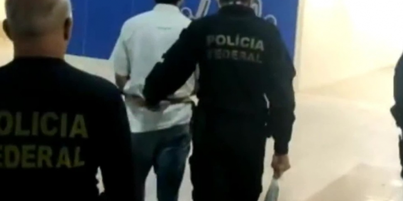 A Polícia Federal desembarcou na última semana com o foragido no Aeroporto do Recife