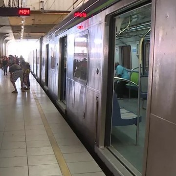 Metrô do Recife contará com esquema especial para transportar foliões durante o Galo da Madrugada