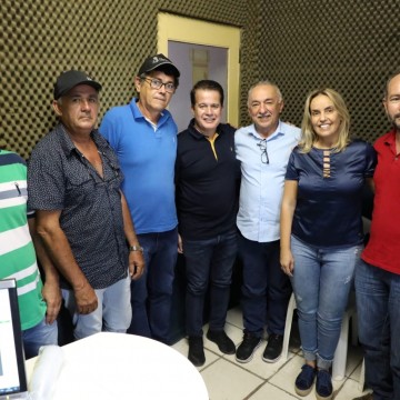 Alessandra Vieira e Edson Vieira recebem apoio de grupo político liderado por José Arimatea em Toritama
