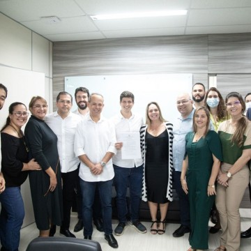 Recife aumenta gratificações de toda a equipe de Gestão Escolar