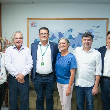 Eduardo da Fonte se reúne com representantes da UPE e da Santa Casa para que o Hospital Oswaldo Cruz passe a ter a titularidade do terreno