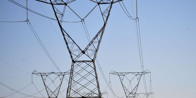 Aneel mantém bandeira tarifária verde para novembro A bandeira verde foi escolhida devido às condições favoráveis de geração de energia.