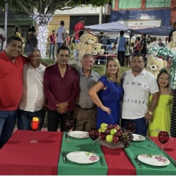 Mais de mil pessoas participam da ceia de Natal na praça pública de Palmeirina 
