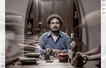 Por Onde As Casas Andam Em Silêncio : o talento inesgotável de Juliano Holanda 