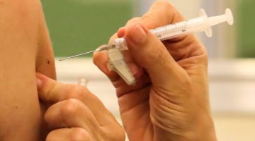Caruaru amplia vacinação contra Covid-19 para 17 anos 