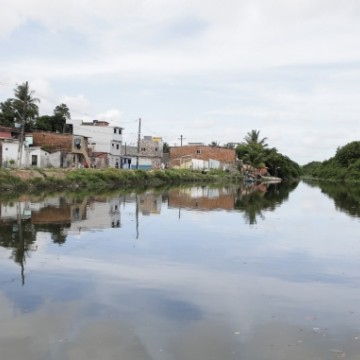 Grupo de engenheiros visitam áreas afetadas por transbordamento do Rio Tejipió