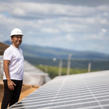Prefeito Edilson Tavares constrói usina de geração de energia solar para Toritama 