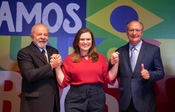 Marília Arraes participa de encontro com Lula em Brasília