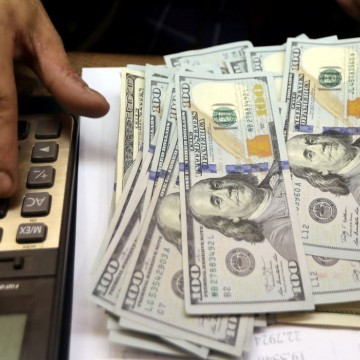 Dólar encosta em R$ 5,17 após fim do feriado de carnaval