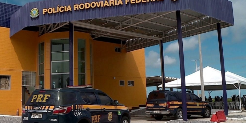 O motorista foi encaminhado para exame de corpo de delito e em seguida à Delegacia de Polícia Federal em Caruaru, para a continuidade dos procedimentos legais.