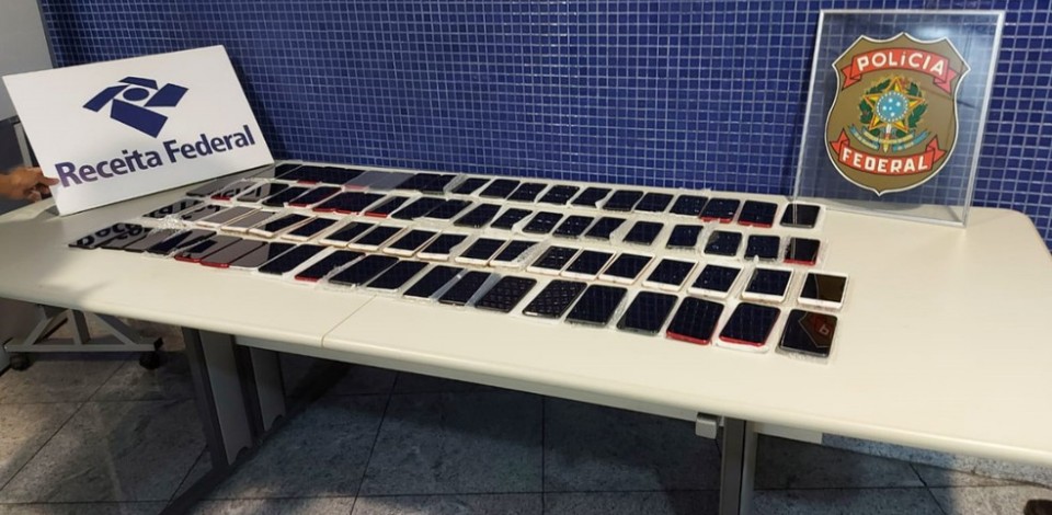 Mala com 79 celulares sem documentação fiscal é apreendida pela PF no Aeroporto do Recife