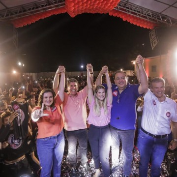 Com a presença de Marília Arraes, Lula Cabral e Fabíola mostram força em lançamento das pré-candidaturas no Cabo