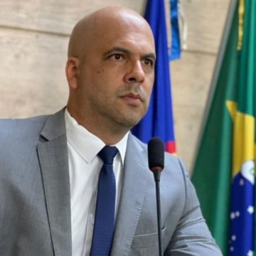Na CBN Caruaru, deputado Anderson Correia rebate Fernando Rodolfo: “Meu projeto não é individual, mas coletivo, em prol dos mais vulneráveis e dos animais de Pernambuco”