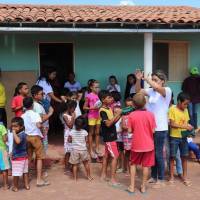 ONG fundada por pernambucana em Toronto ajuda brasileiros no Canadá e crianças do Sertão de PE