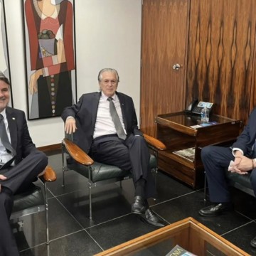 Governador se reúne com Bivar e Raul Henry em Brasília