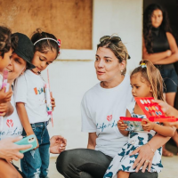 Pernambucana leva solidariedade e esperança aos brasileiros do Canadá e às criancás de Araripina
