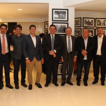 Wolney reúne ministros e personalidades da política para festejar seu aniversário  em Brasília