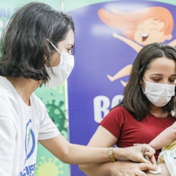 Recife começa a vacinar contra COVID-19 bebês com 1 e 2 anos sem comorbidades nesta segunda-feira (26)