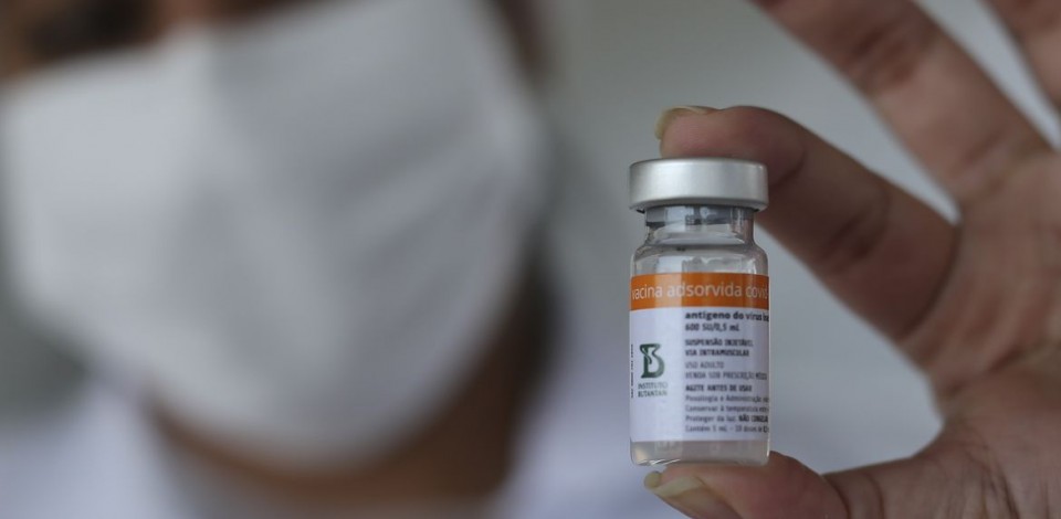 Apenas 32 cidades receberam vacinas vencidas, segundo pesquisa da CNM