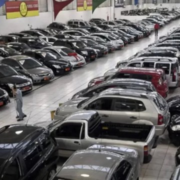 Altos juros dificultam a compra de carros apesar das medidas governamentais