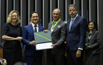 Jorge Petribu é homenageado na Câmara dos Deputados