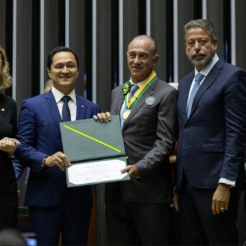 Jorge Petribu é homenageado na Câmara dos Deputados