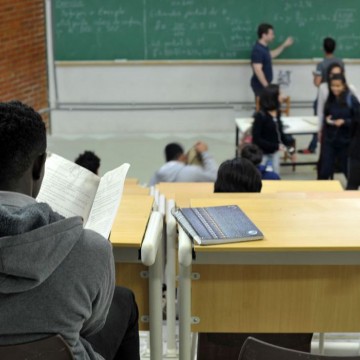 Brasil investe menos em educação do que países da OCDE