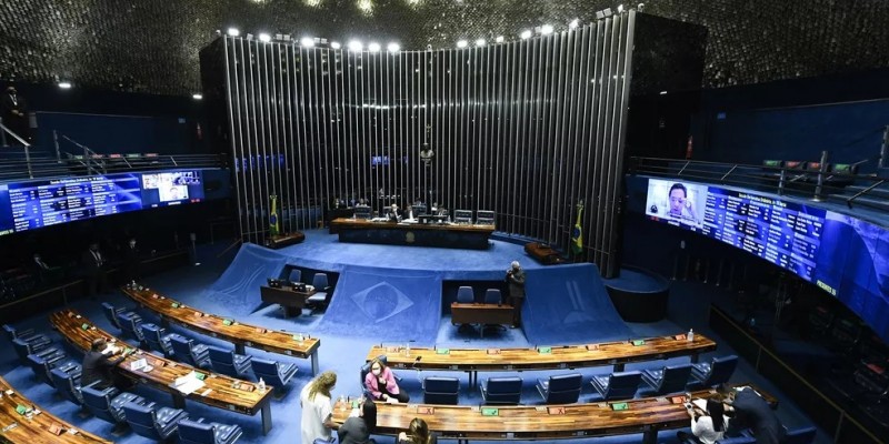  A cada pleito, o Senado renova, alternadamente, um terço e dois terços dos 81 assentos. Serão ao menos oito novos senadores neste ano, em todo o Brasil.