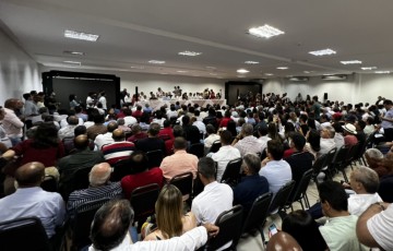Danilo é aplaudido de pé em reunião do PT e PSB pró-Lula