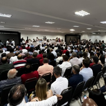 Danilo é aplaudido de pé em reunião do PT e PSB pró-Lula