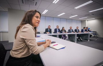 Raquel Lyra se reúne com dirigentes da Caixa Econômica