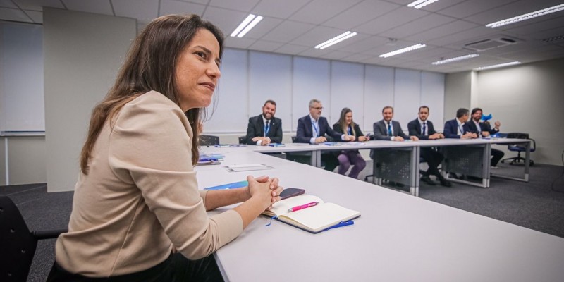 Raquel Lyra se reúne com dirigentes da Caixa Econômica