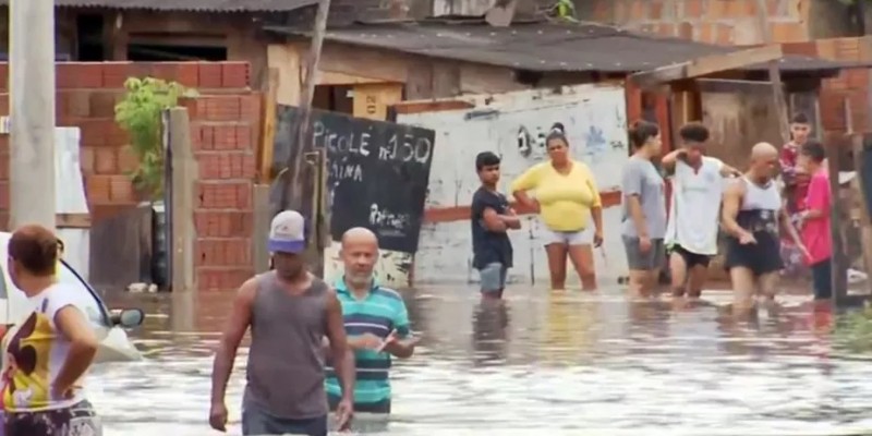 As chuvas nas regiões acarretaram em 2 mortes, 8.318 desalojados e 1.413 desabrigados; um homem segue desaparecido 