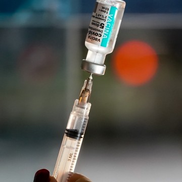 Ministério do Trabalho tenta proibir empresas de demitir funcionários não vacinados contra Covid-19