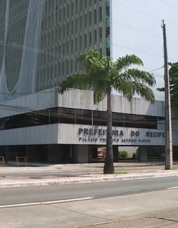 Com salários de até R$ 2,1 mil, Recife abre seleção com 360 vagas para educação