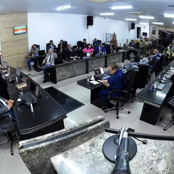 Câmara de vereadores de Caruaru aprovam aumento de salários e cotas parlamentares para 2025