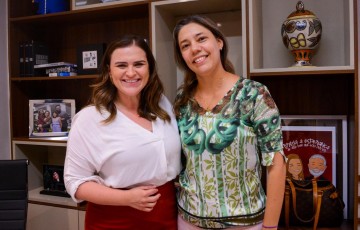 Marília Arraes recebe apoio de Juliana Chaves, líder da oposição em Feira Nova
